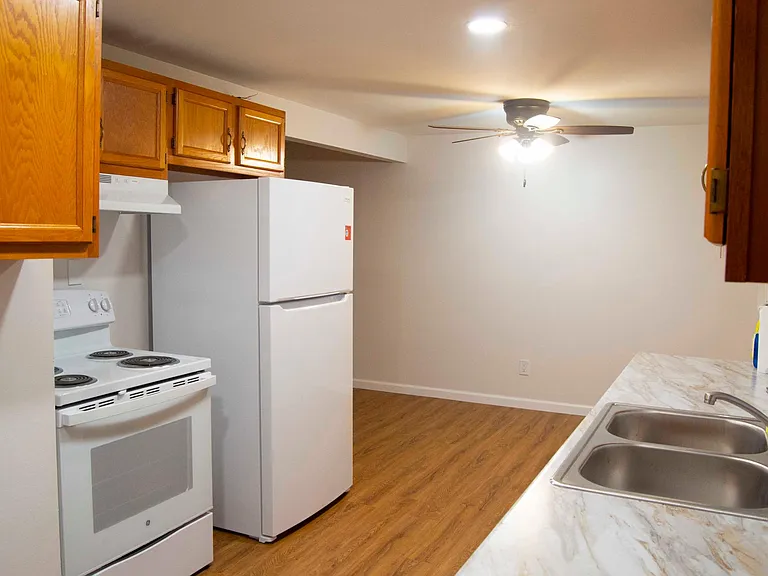 6562 Center St — Photo 11