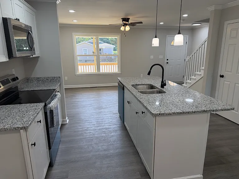 2036 Harrison Ave — Photo 5