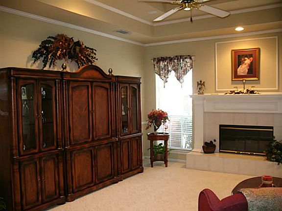 4th image of 2687 Poinsettia Dr
