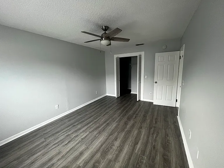 Bedroom #2v with closet