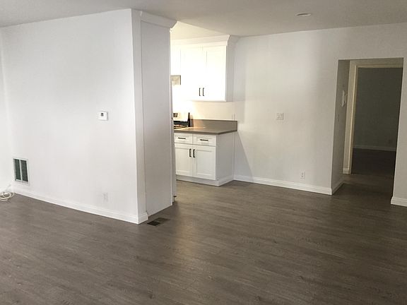 2nd image of 2616 N Beachwood Dr APT 4