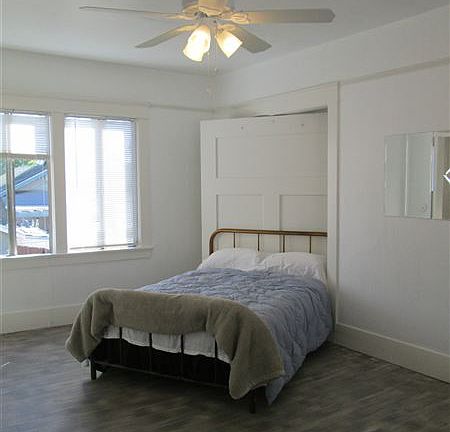 732.5 St Louis Living Room