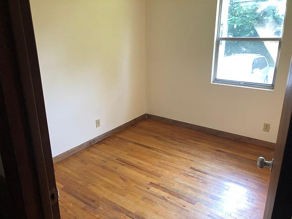 1st bed room