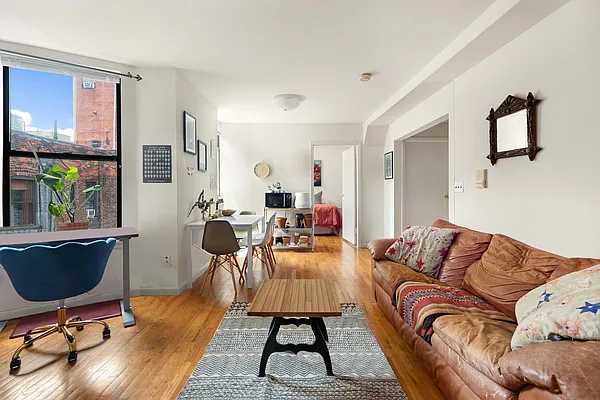 Rented by The Agency | media 9