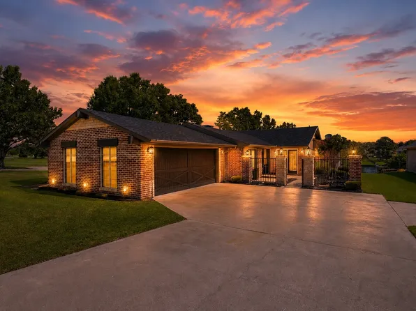533 Kiowa Dr W, Lake Kiowa, TX 76240