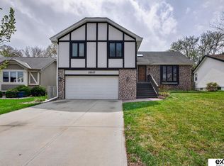 15017 Pepperwood Dr, Omaha, NE 68154