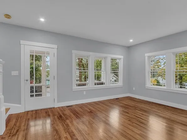 12 Grenada St, Worcester, MA 01602