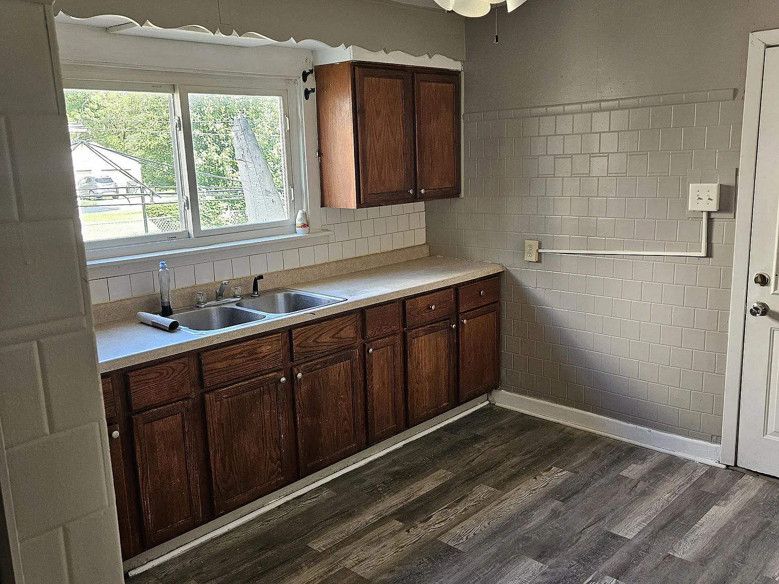 4 bed, 1000 sqft, $1,975 — Photo 2