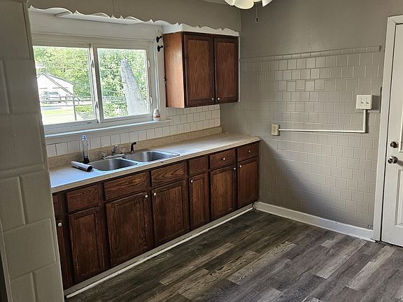 2nd image of 534 Engle St