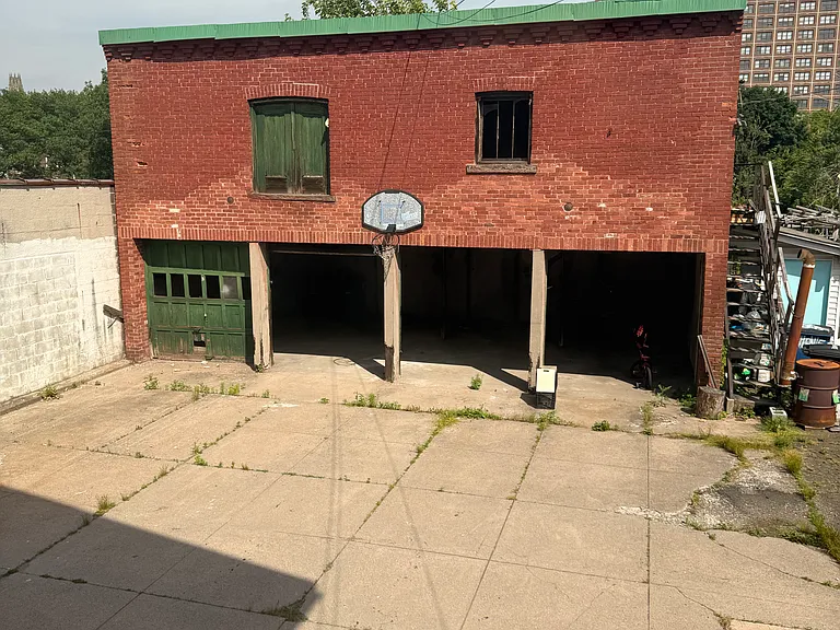 41 Howe St #1R — Photo 16