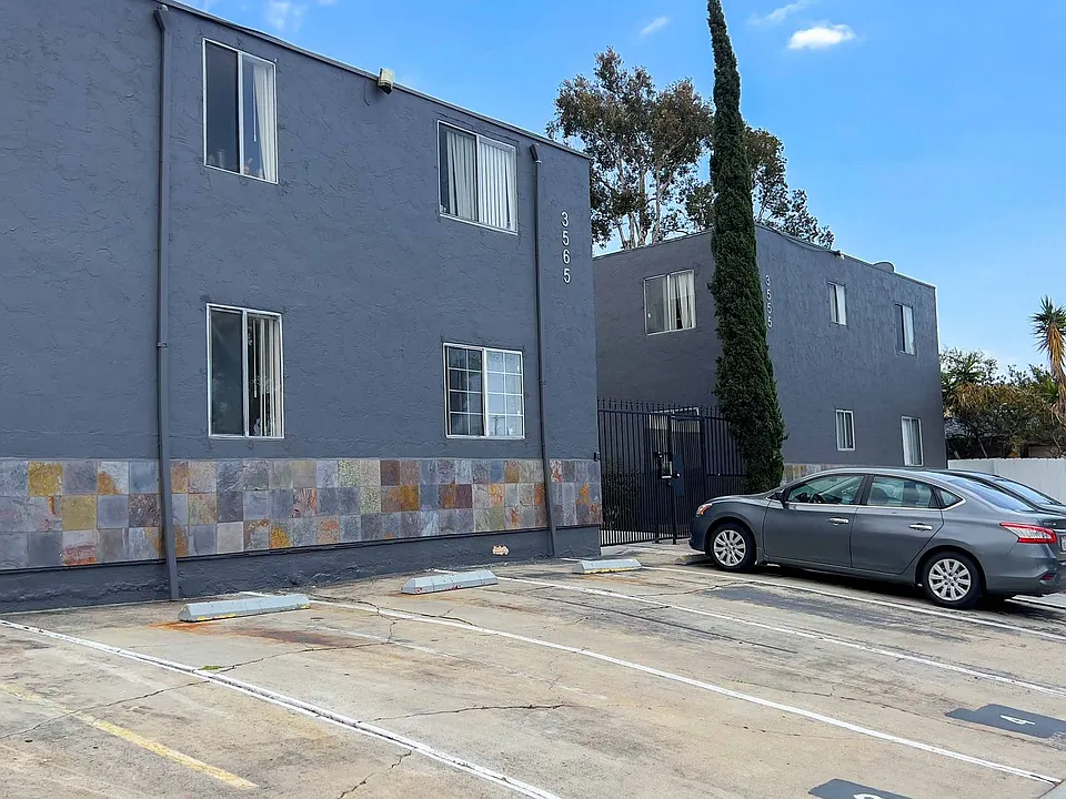 3555-3565 42nd St
