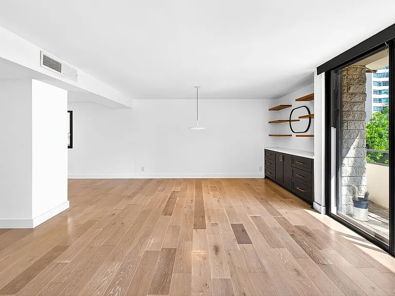 10535 Wilshire Blvd #411 — Photo 6