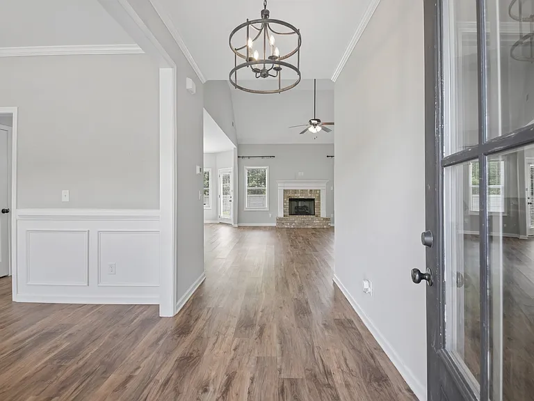 1121 Birchwood Dr — Photo 4