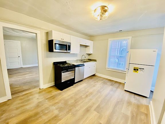 2nd image of 2411 Ludlow St Unit B