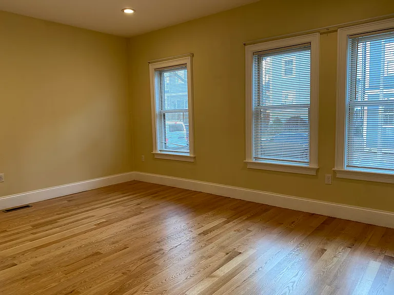 306 W 3rd St #3 — Photo 3