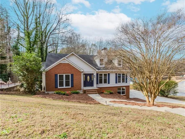 3083 Rock Creek Dr, Rex, GA 30273