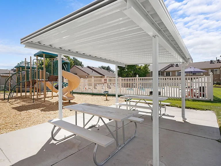 Lincoln Park Apartments — Photo 13