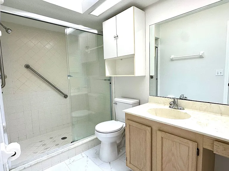 1803 Canterbury Ln — Photo 17