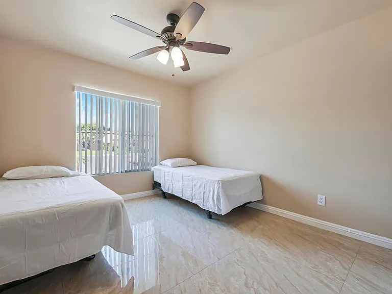 45930 Las Colinas — Photo 17