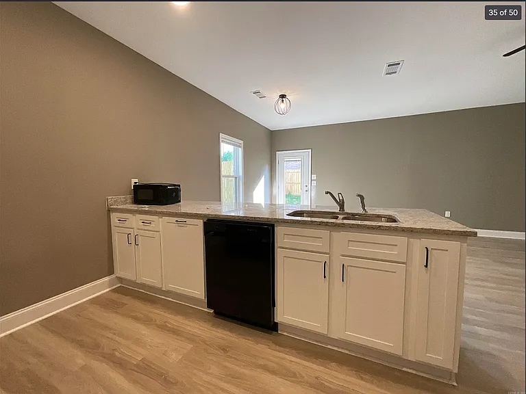401 & 403 E Center St #401 — Photo 9