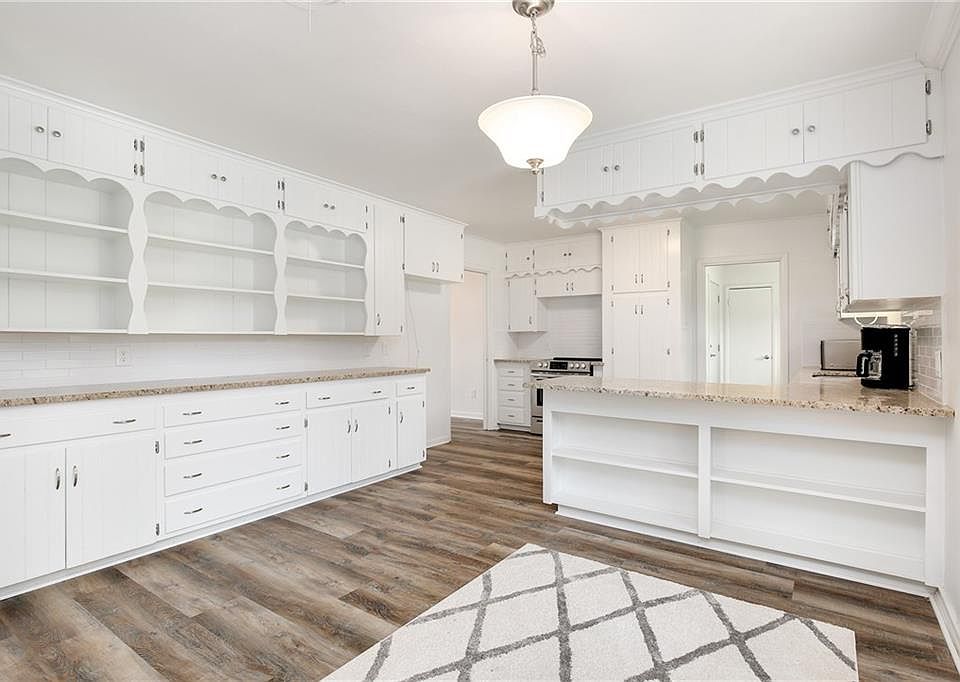 1st image of 6001 Wedgmont Cir N