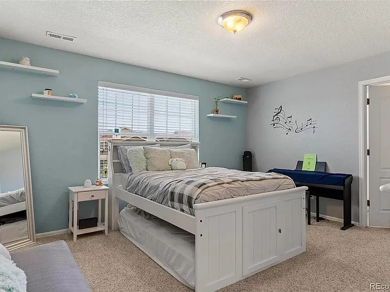 16077 Elizabeth St — Photo 17