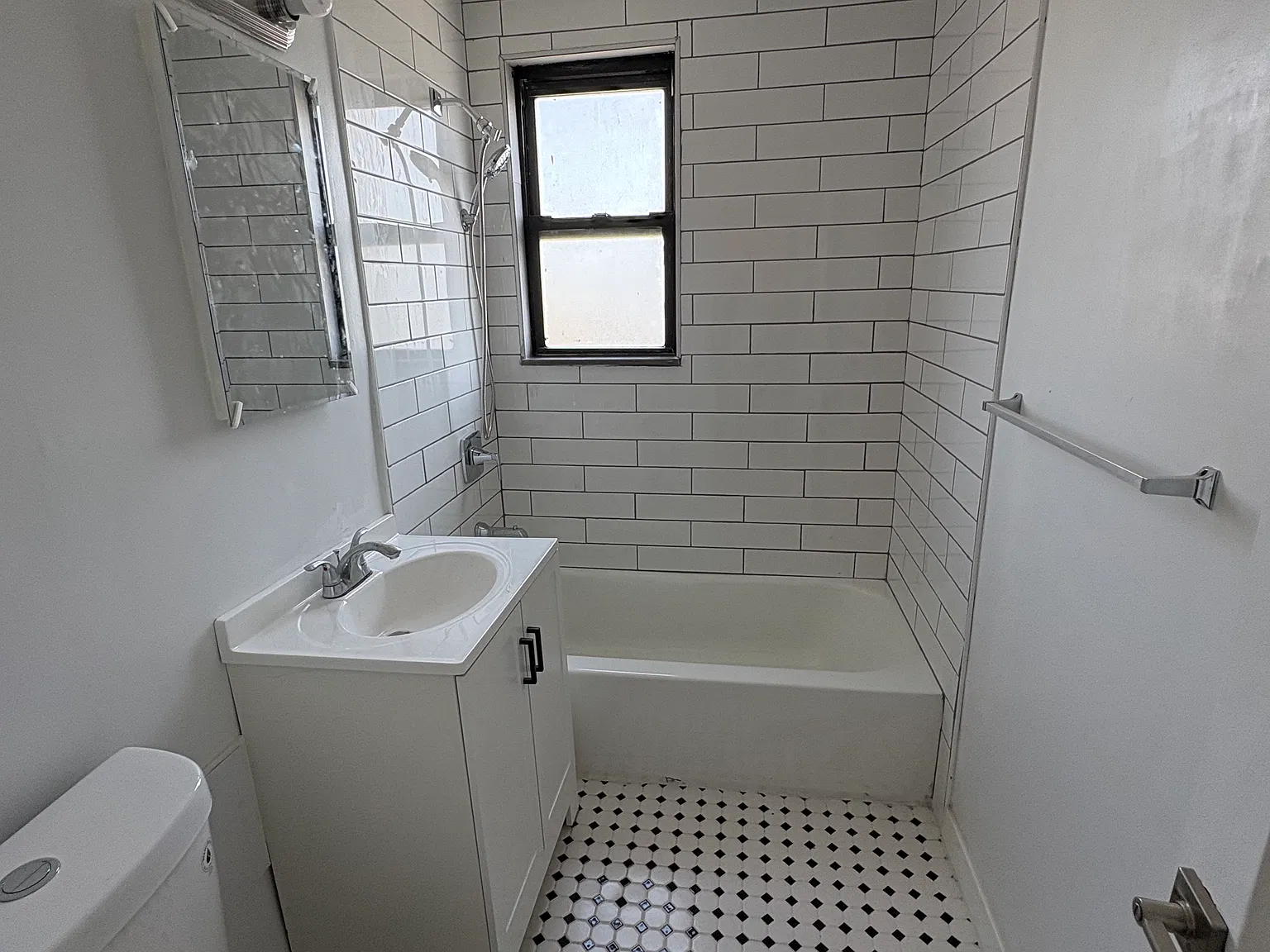 2 bed, 850 sqft, $2,500 — Photo 4