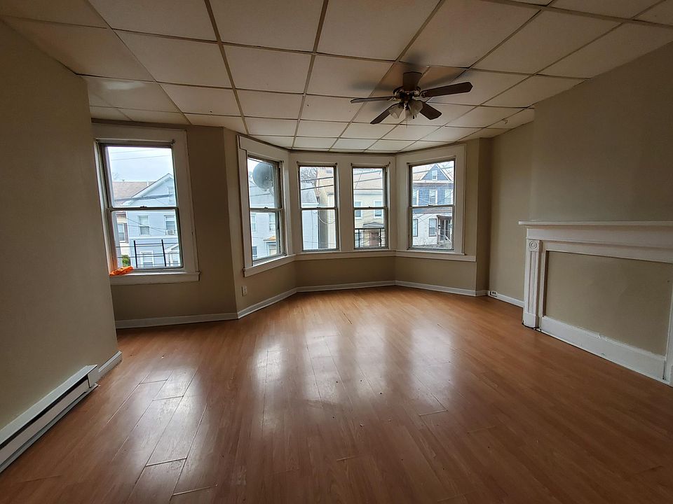 The living room is very spacious.