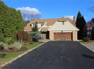 24 Beechnut Dr, Johnston, RI 02919