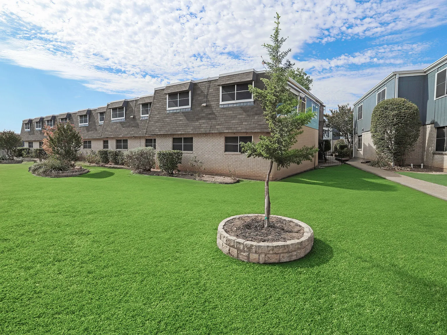 Sunset Height Apartments — Photo 4