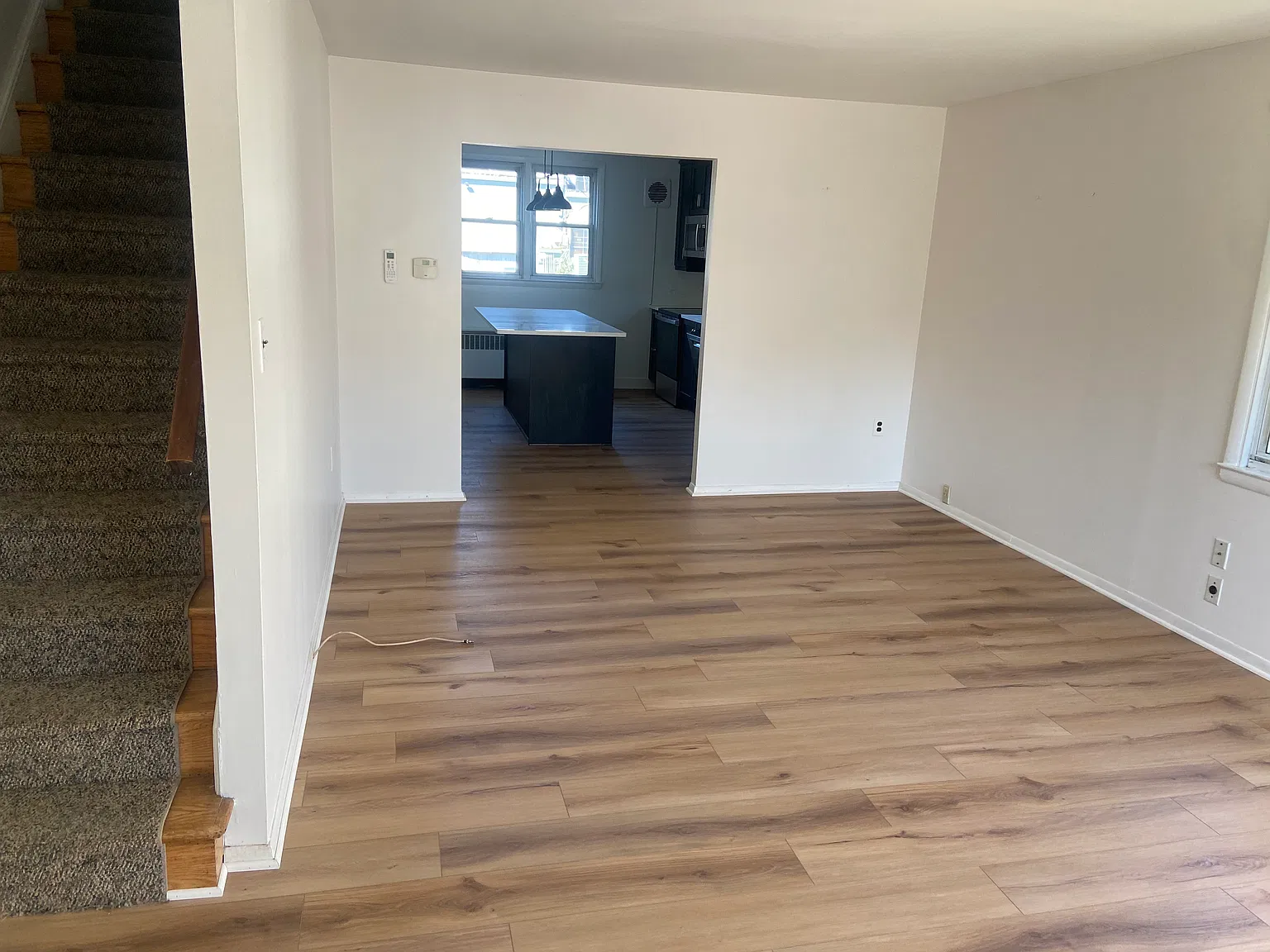 3 bed, 1200 sqft, $3,300 — Photo 4