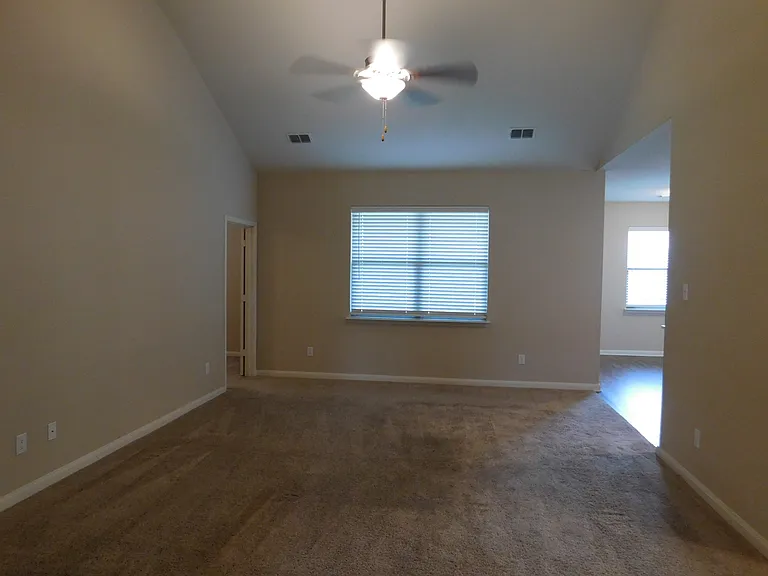 304 Aaron St — Photo 20