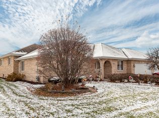 8807 Timbers Pointe Dr E, Tinley Park, IL 60487