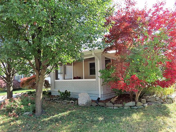 2nd image of 3779 Creston Dr