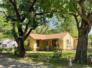 1115 S 6th St, Bonham, TX 75418