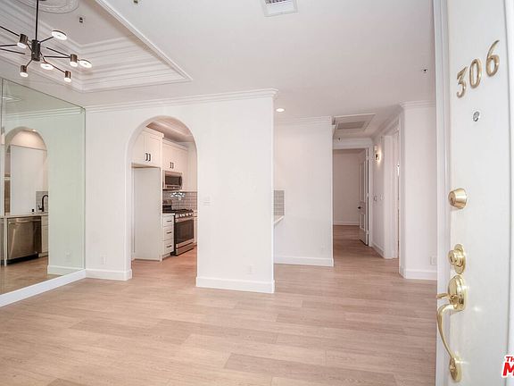 2nd image of 4830 Elmwood Ave APT 306