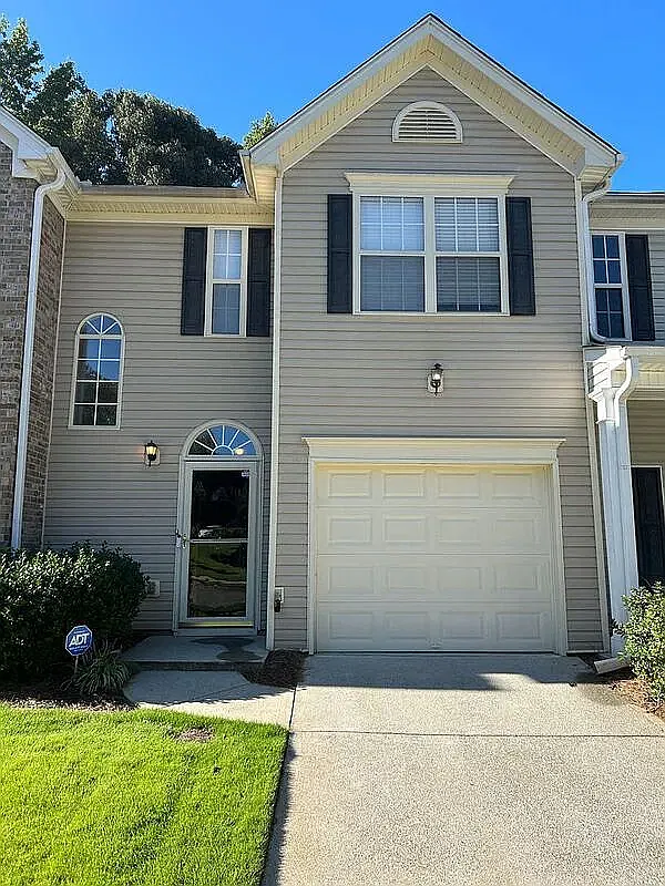 3 bed, 1550 sqft, $1,848 — Photo 1
