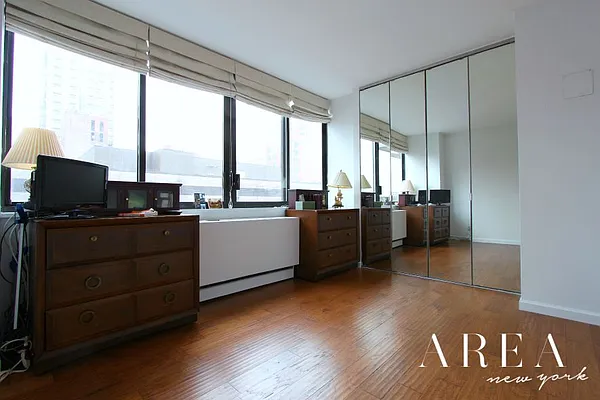 Sold by Area New York | media 3