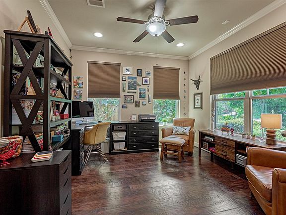5th image of 18 Shire Glen Pl