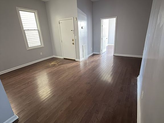 3rd image of 270 Littleton Ave #1R