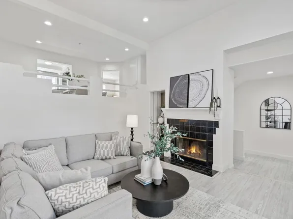 130 Cityhomes Ln, Foster City, CA 94404