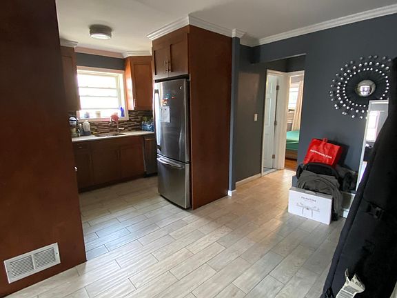 2nd image of 212 Swinton Ave #2
