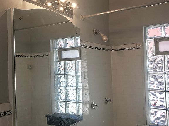 4th image of 1827 E Wood Pl