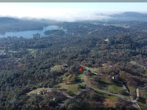 23021 Darkhorse Dr, Auburn, CA 95602
