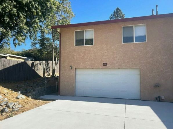 1011 Elizabeth Ln