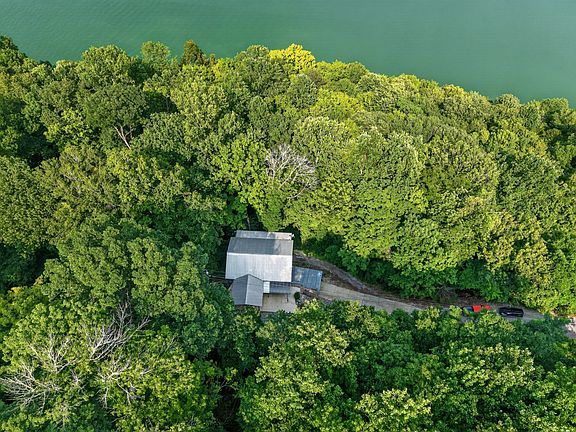 3rd image of 1025 Lakeside Dr