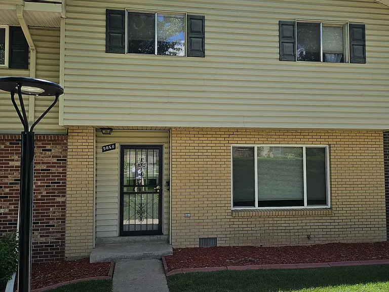 9058 E Mansfield Ave — Photo 2