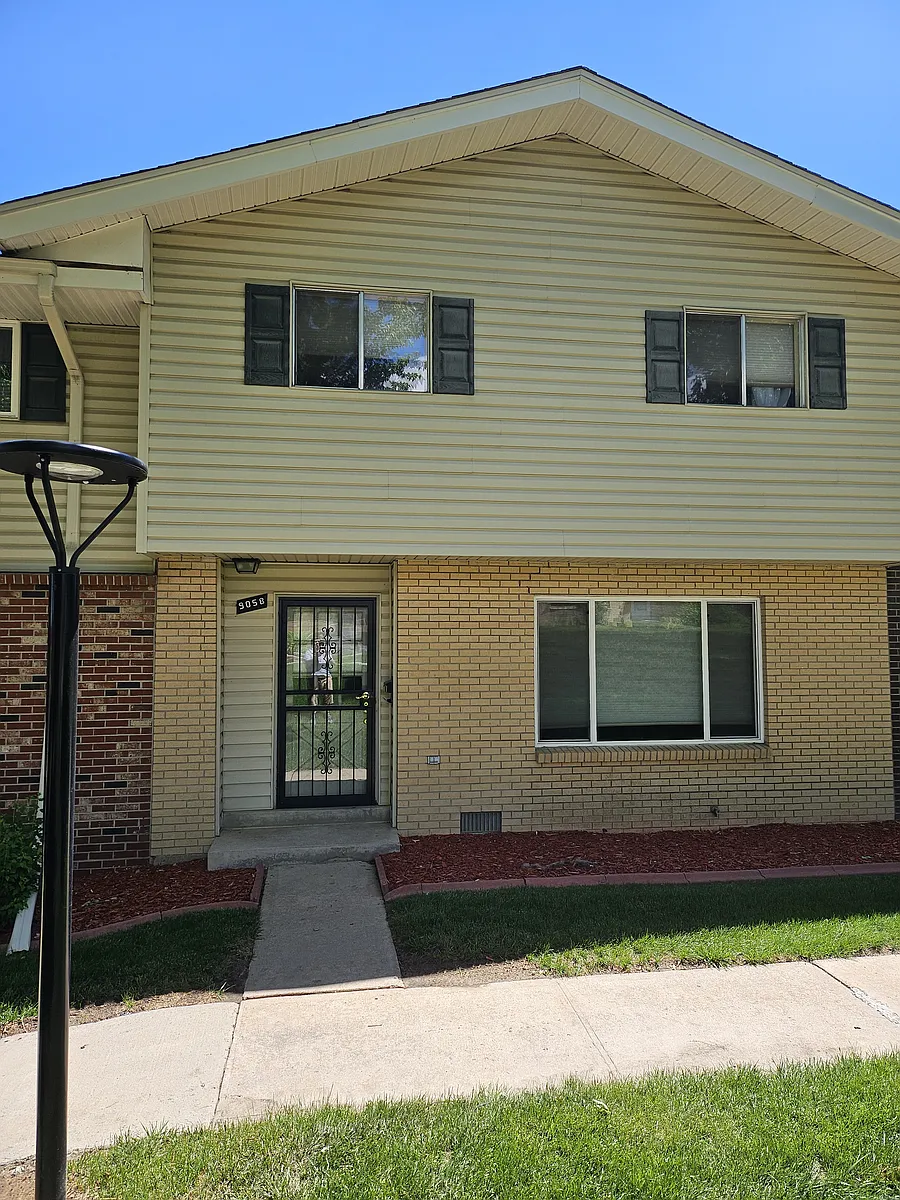Building Photo - 9058 E Mansfield Ave