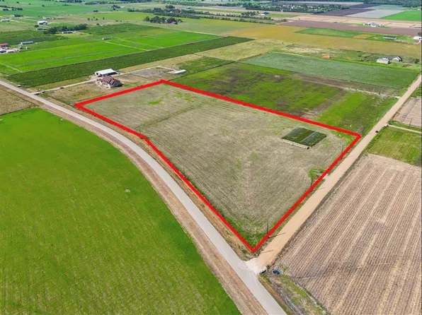 14209 County Line Rd, Wallis, TX 77485