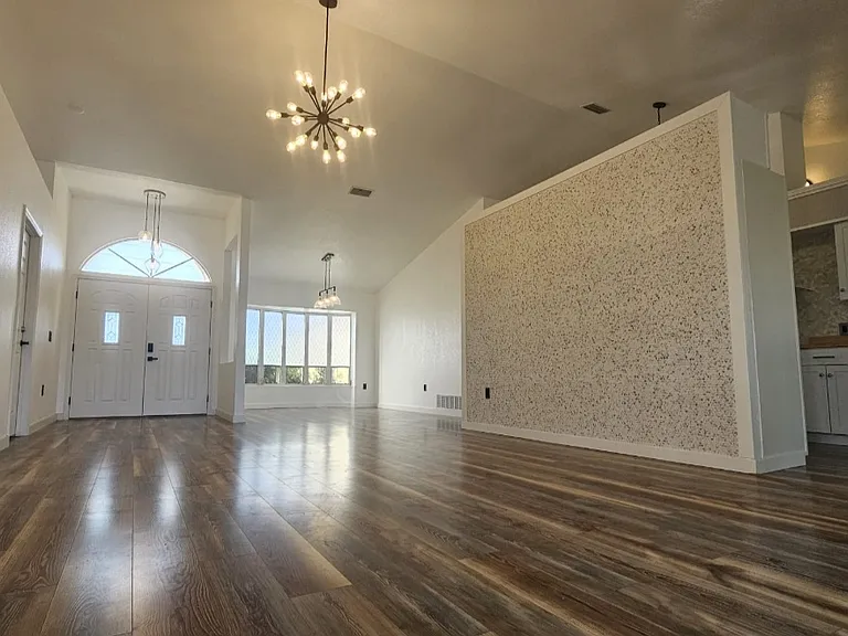460 Rotonda Cir — Photo 8